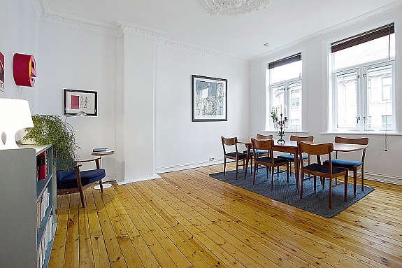 Stor spisestue/soverom Galleribilde