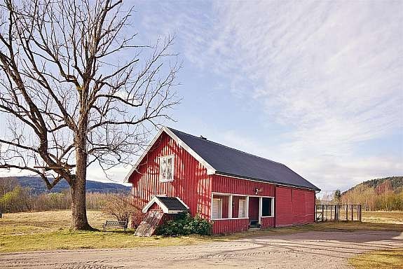 Bryggerhus med stor garasjedel. Galleribilde