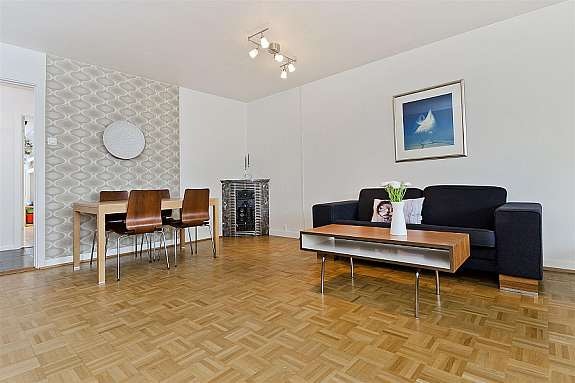 God plass til salong og spisebord i stuen. Galleribilde