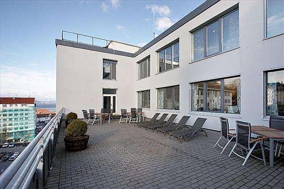 Bilde viser byggets felles takterrasse. Galleribilde
