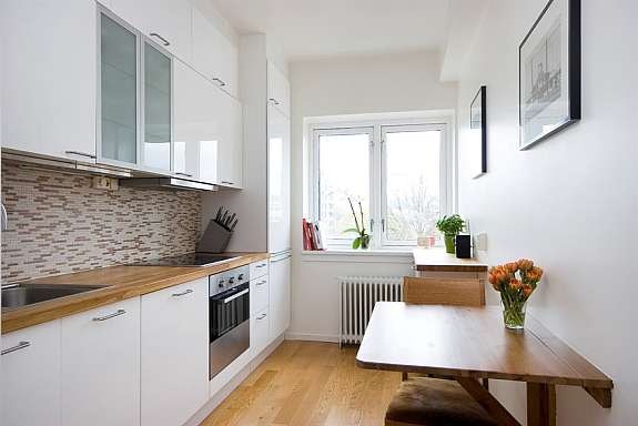 Innbydende kjøkken fra 2010 Galleribilde