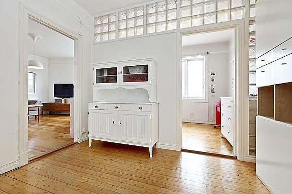 Luftig hall med flere bruksmuligheter Galleribilde