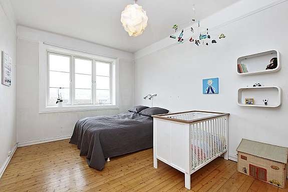 Soverom I - stort hovedsoverom med meget god garderobeplass Galleribilde