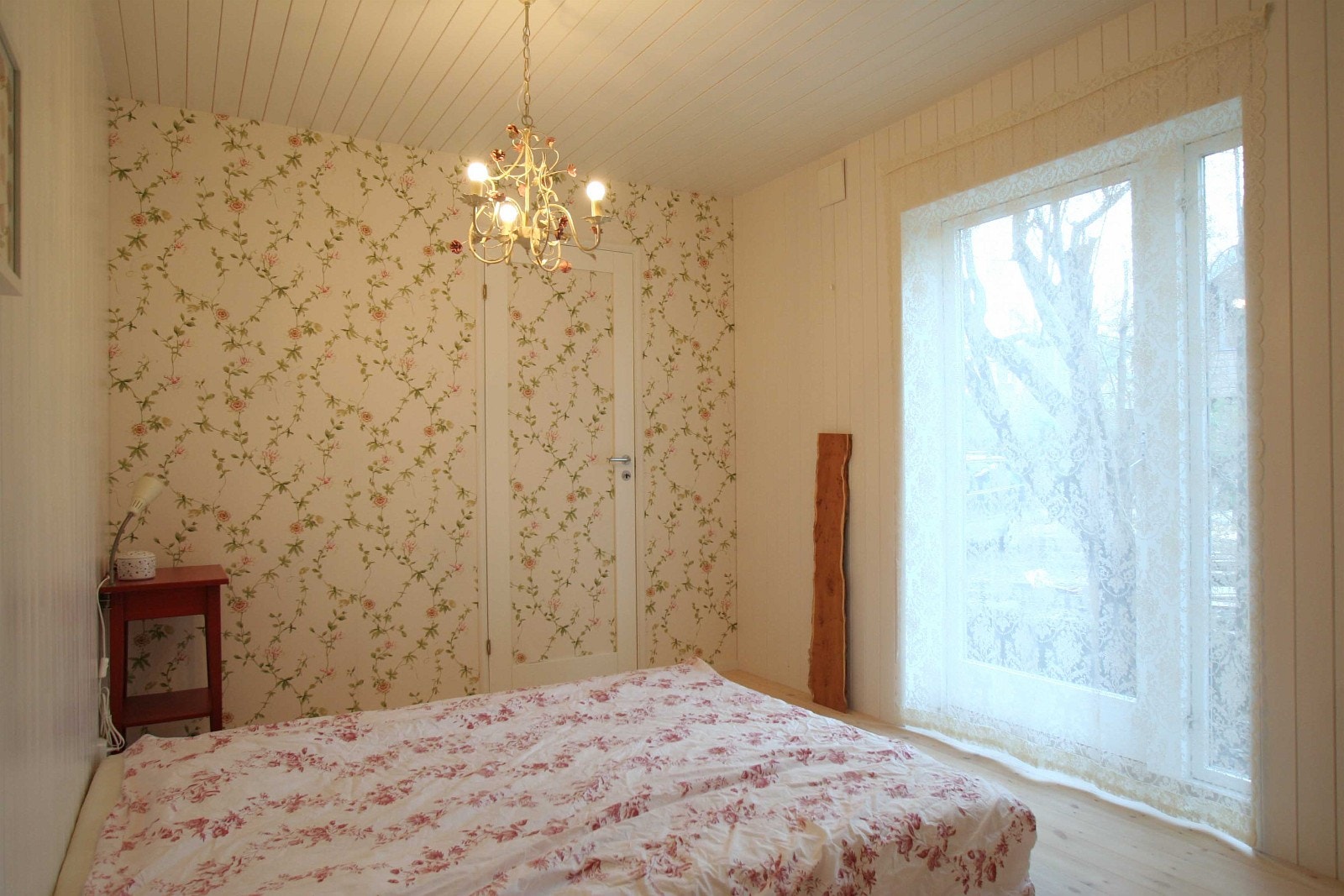 Soverom nede Galleribilde