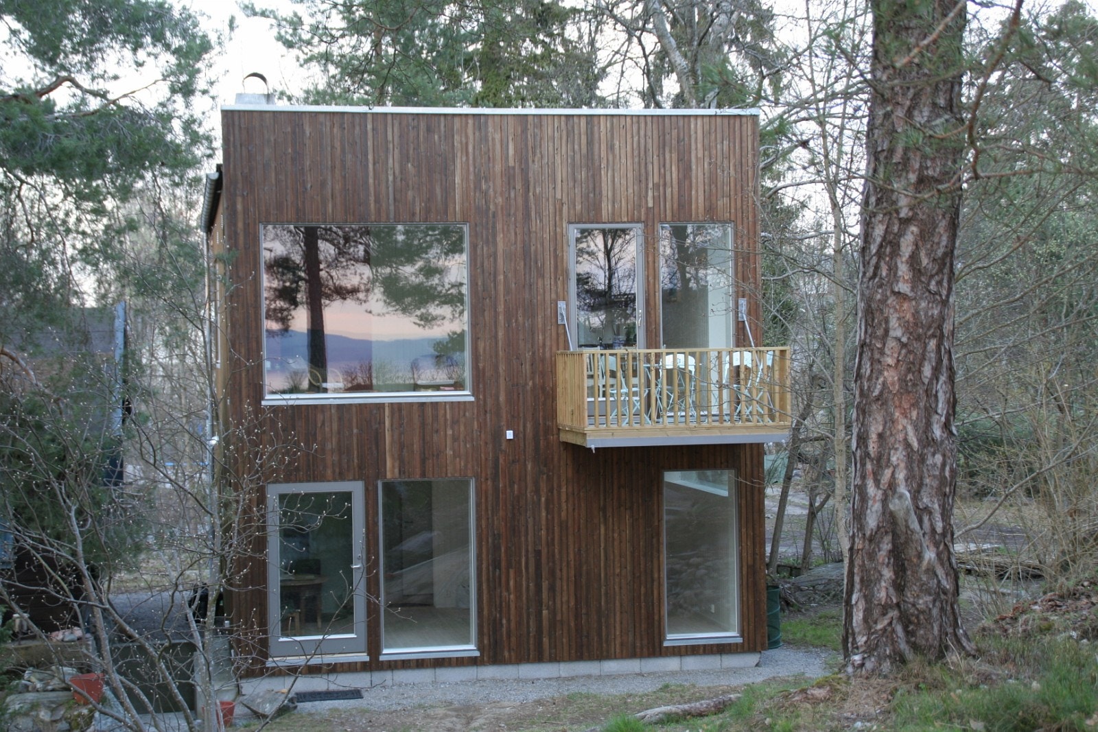 Vestvendt front Galleribilde