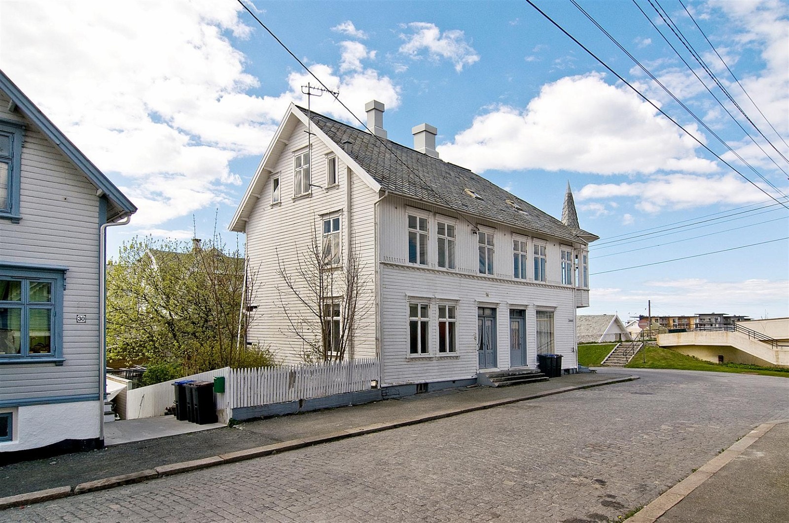 Sentralt bygg med potensial for rette eier. Galleribilde