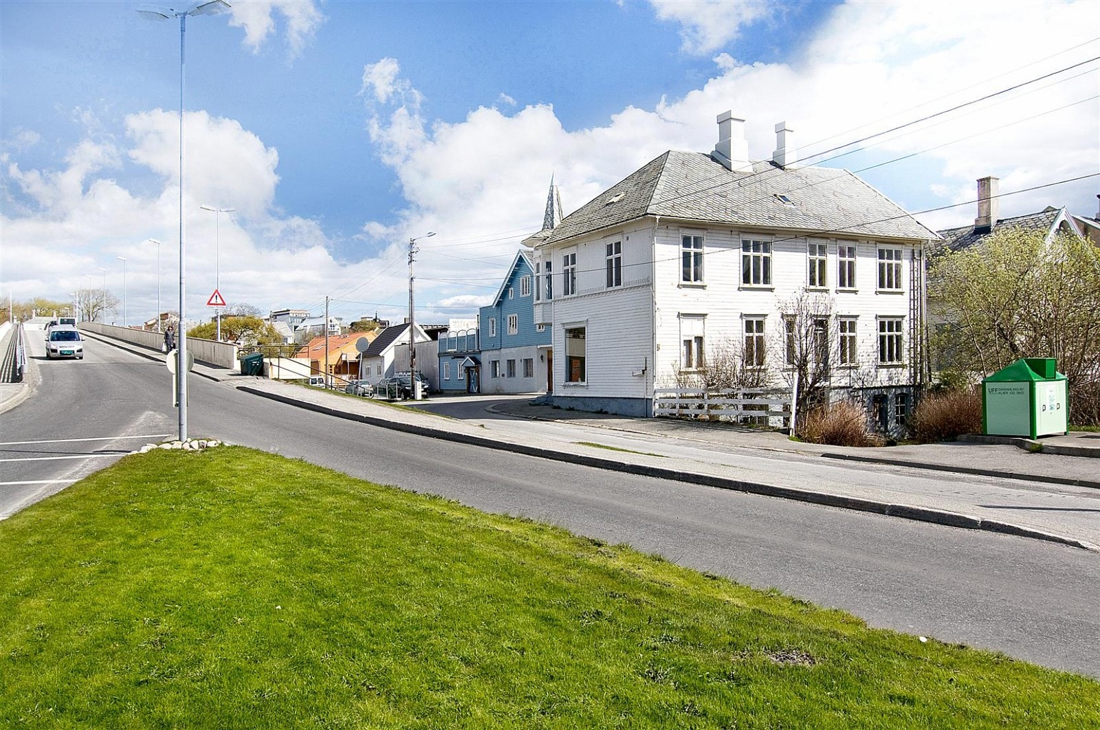 Meget sentral beliggenhet rett over brua på Hasseløy. Galleribilde