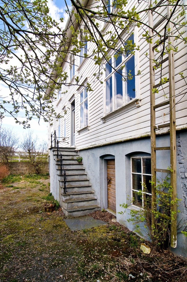 Særpreget bygg med gårdsrom. Galleribilde