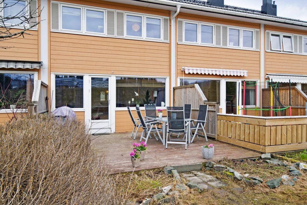 Terrasse med utgang fra stue. Galleribilde