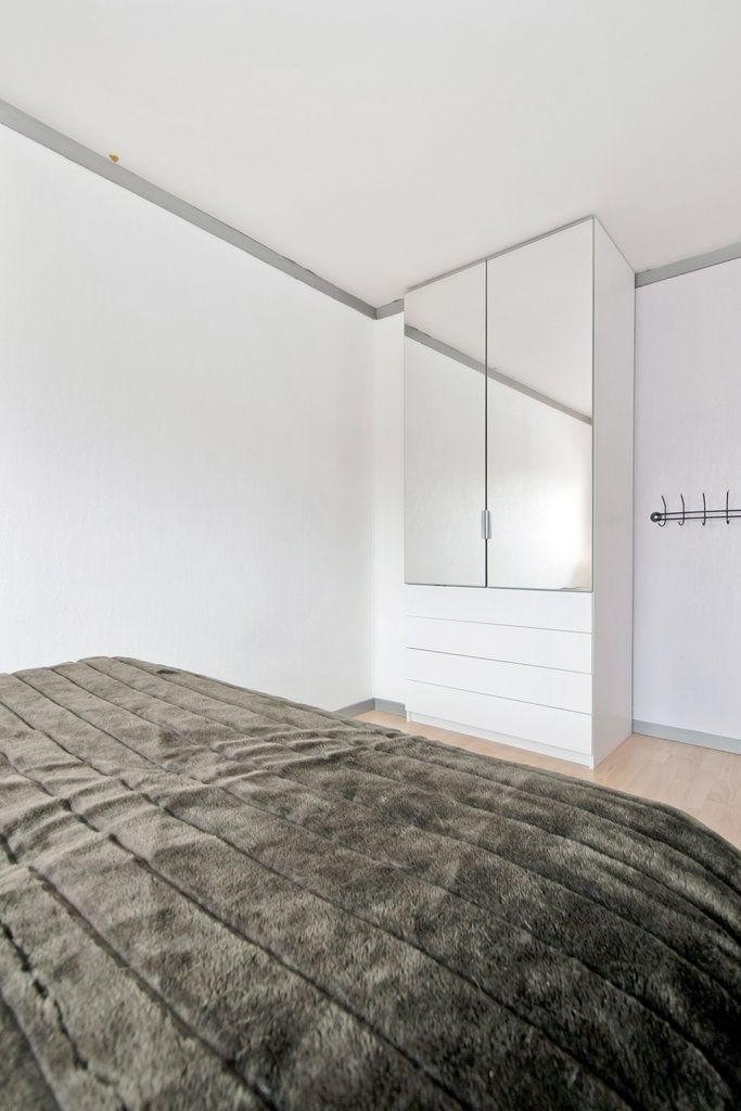 Soverom med garderobeskap. Galleribilde