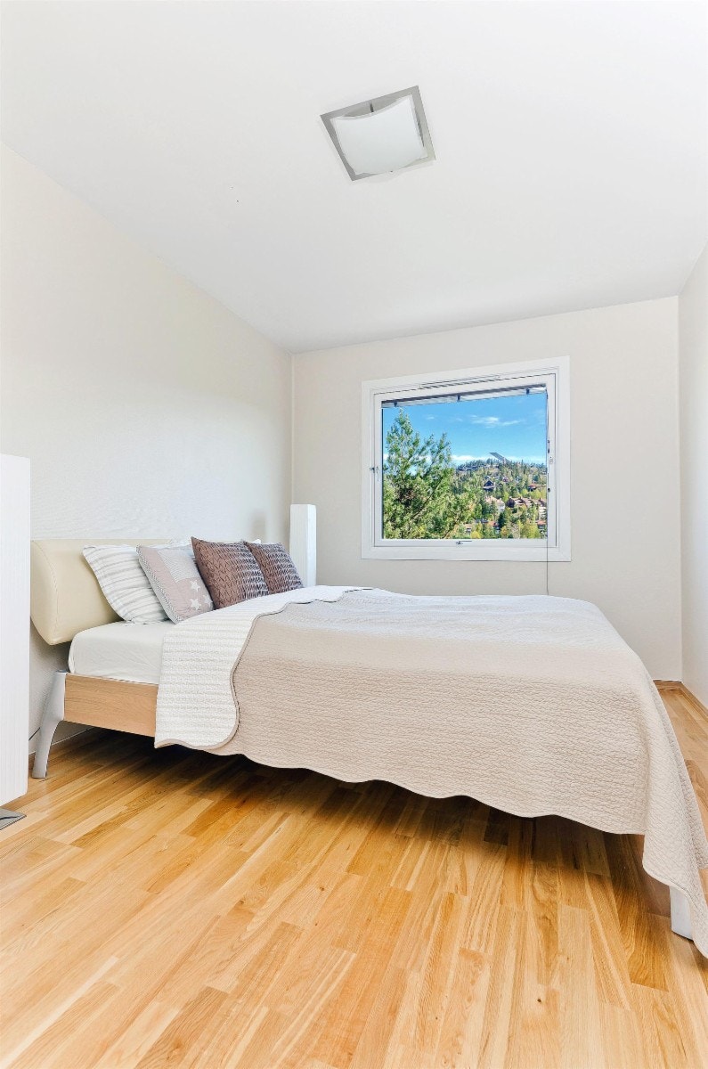 Soverom med utsikt mot Holmenkollen. Galleribilde