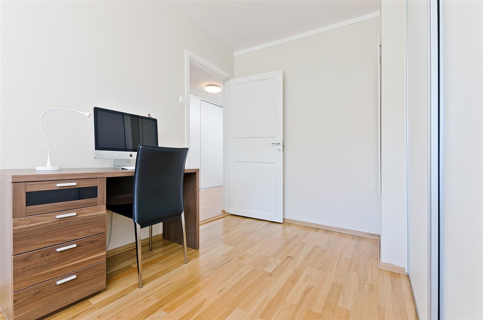 Soverom med plass for kontor. Galleribilde