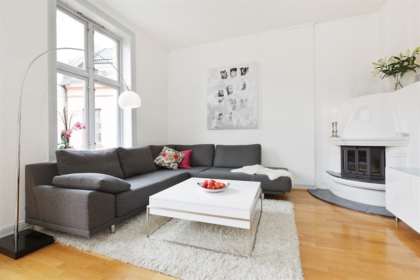 Stue med godt lysinnfall og god takhøyde Galleribilde