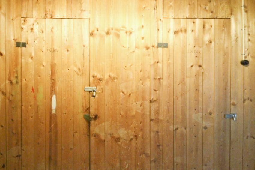 God lagringsplass med 2 kjellerboder + 1 loftsbod Galleribilde