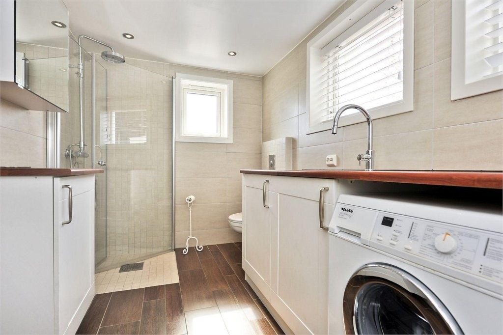 Fliselagt bad/vaskerom Galleribilde