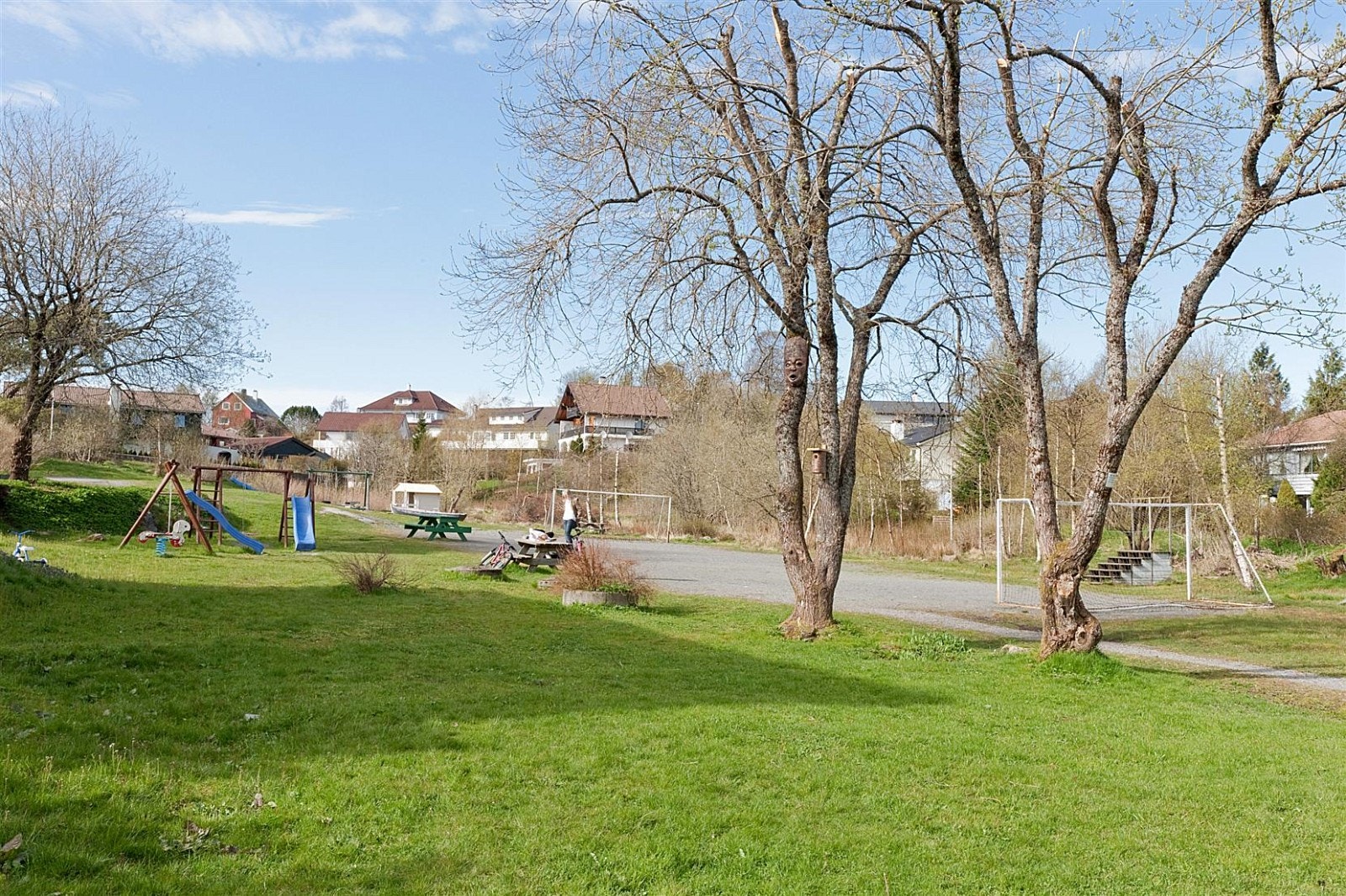 Kort vei til lekeplassen. Galleribilde