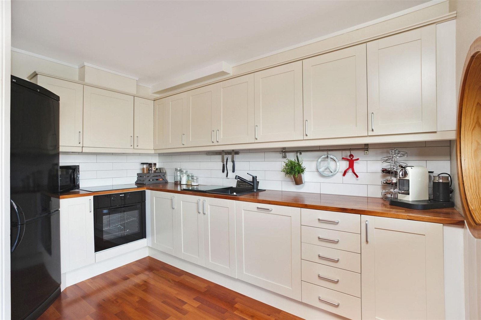 Integrert komfyr, platetopp, komfyr og oppvaskmaskin Galleribilde