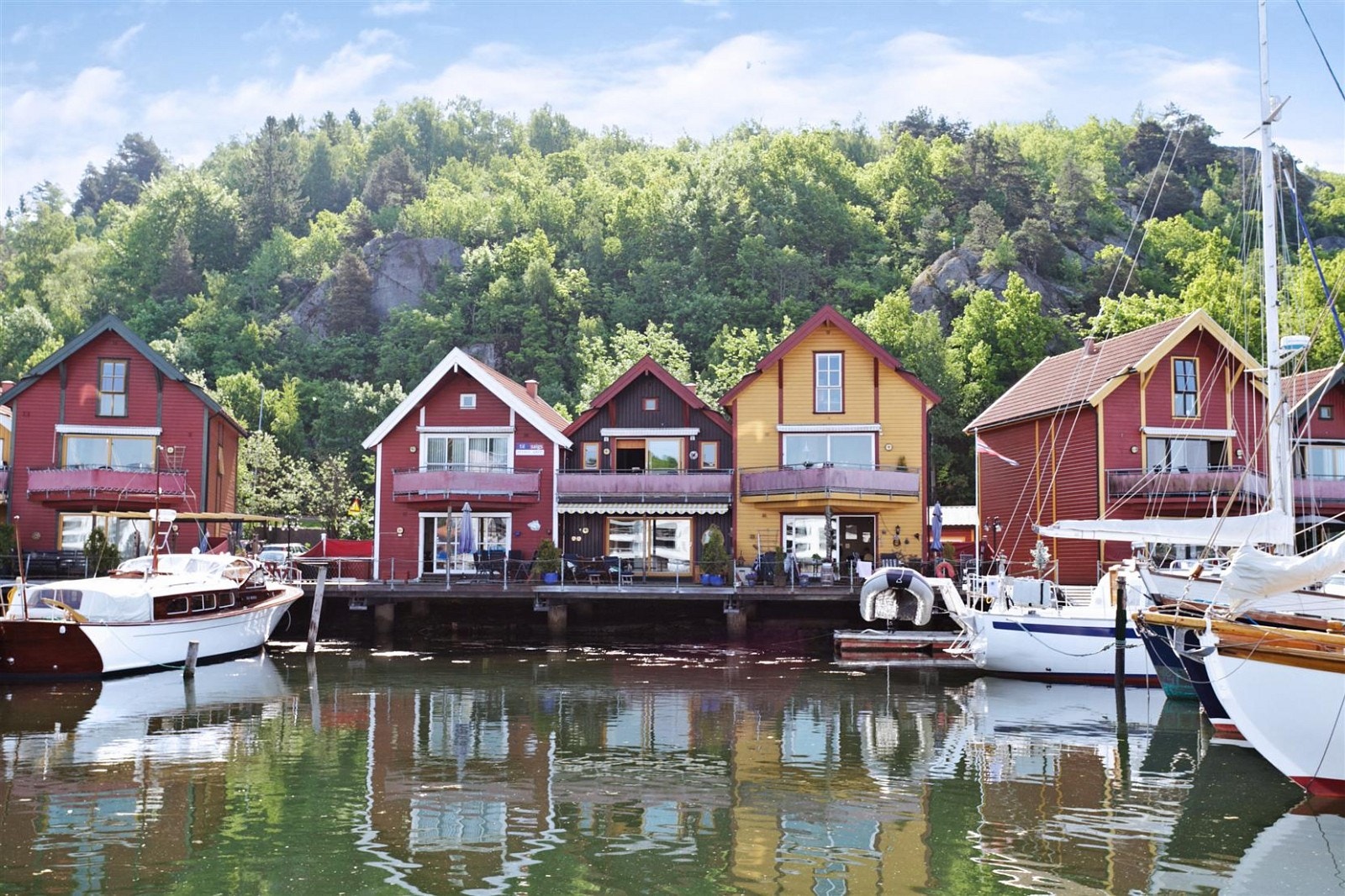 Fasaden av boligene sett fra vest. Galleribilde
