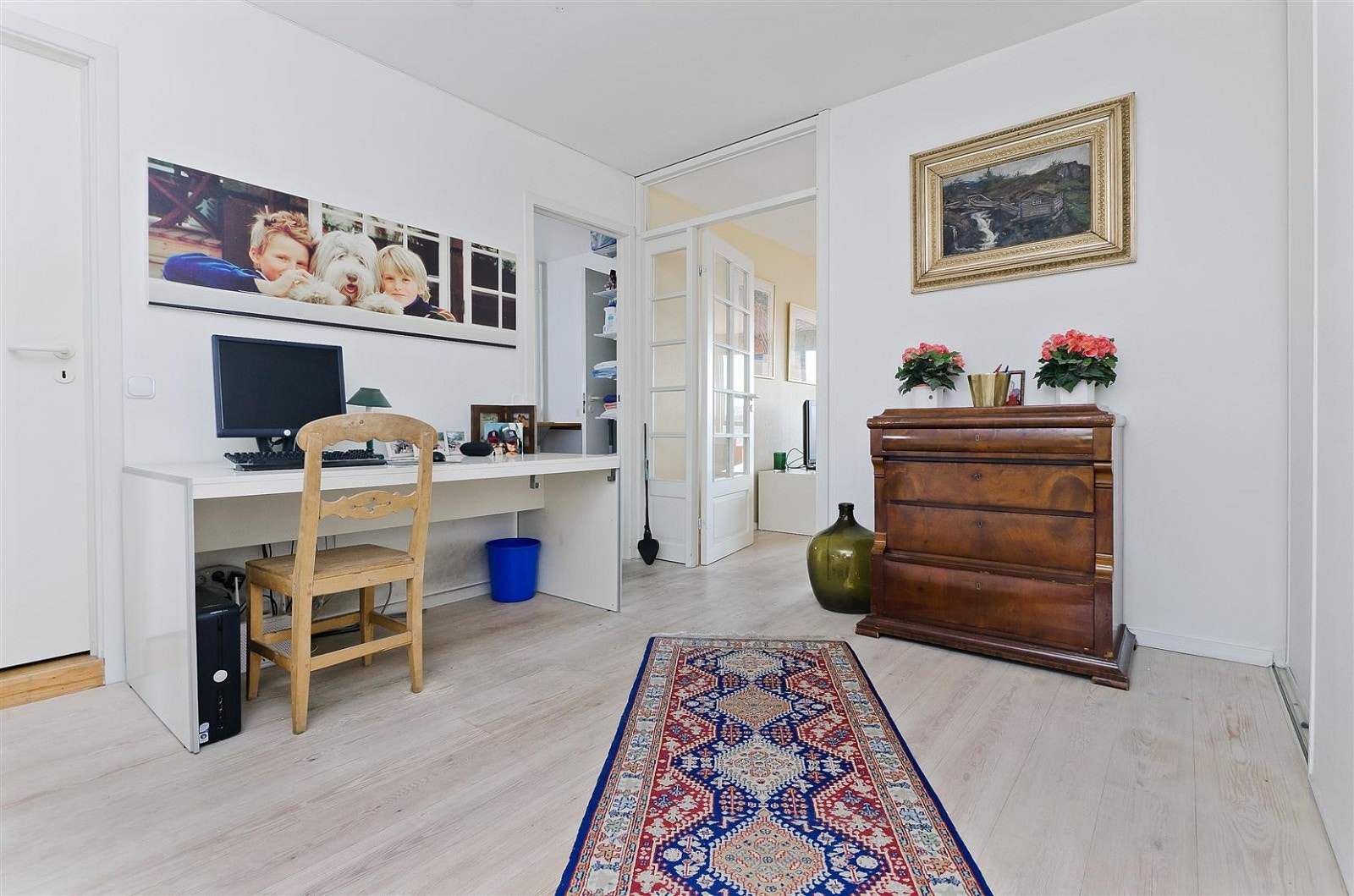 Stor romslig gang med en separat entré. Galleribilde