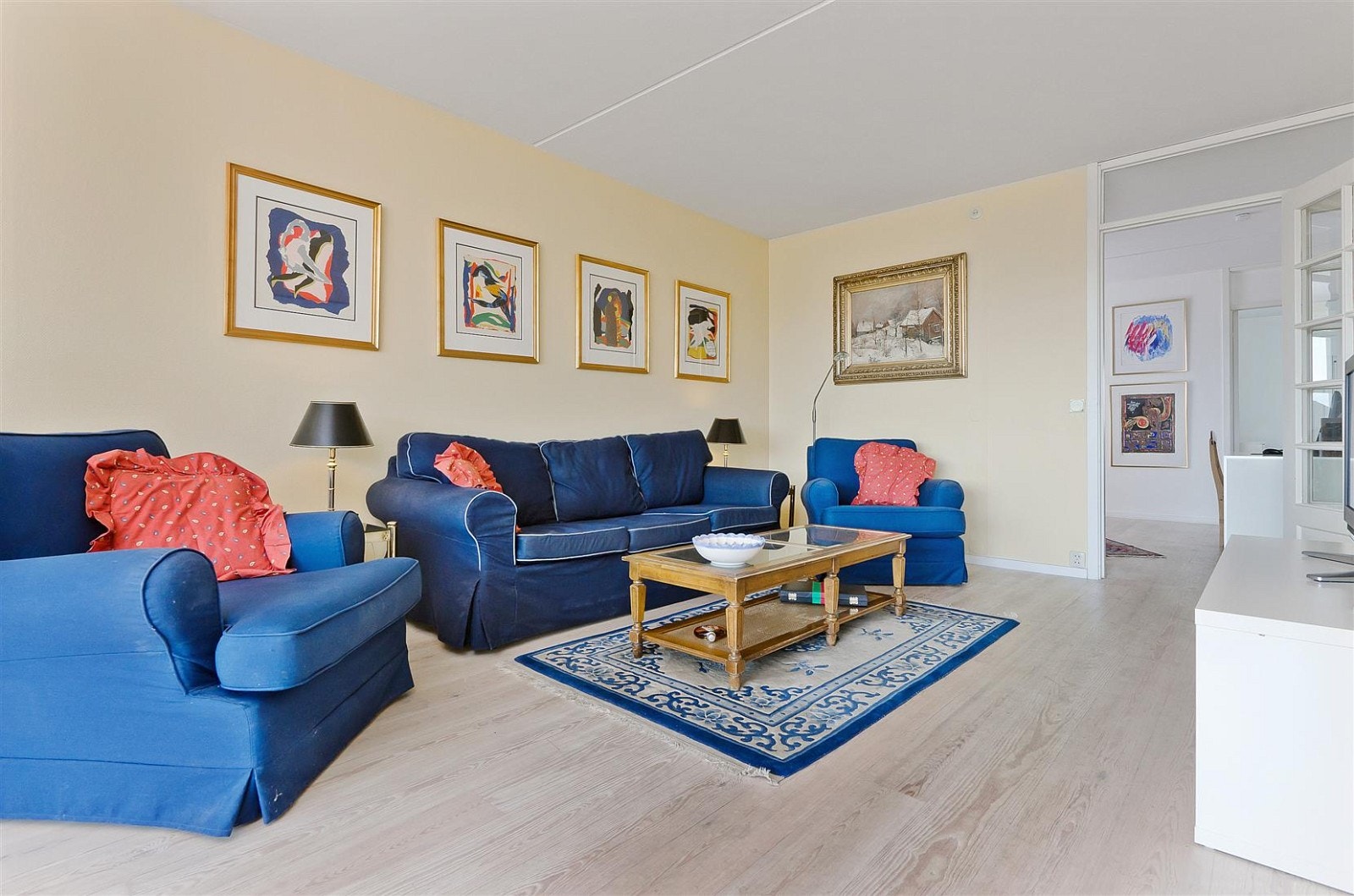 Stuen sett mot gangen. Galleribilde