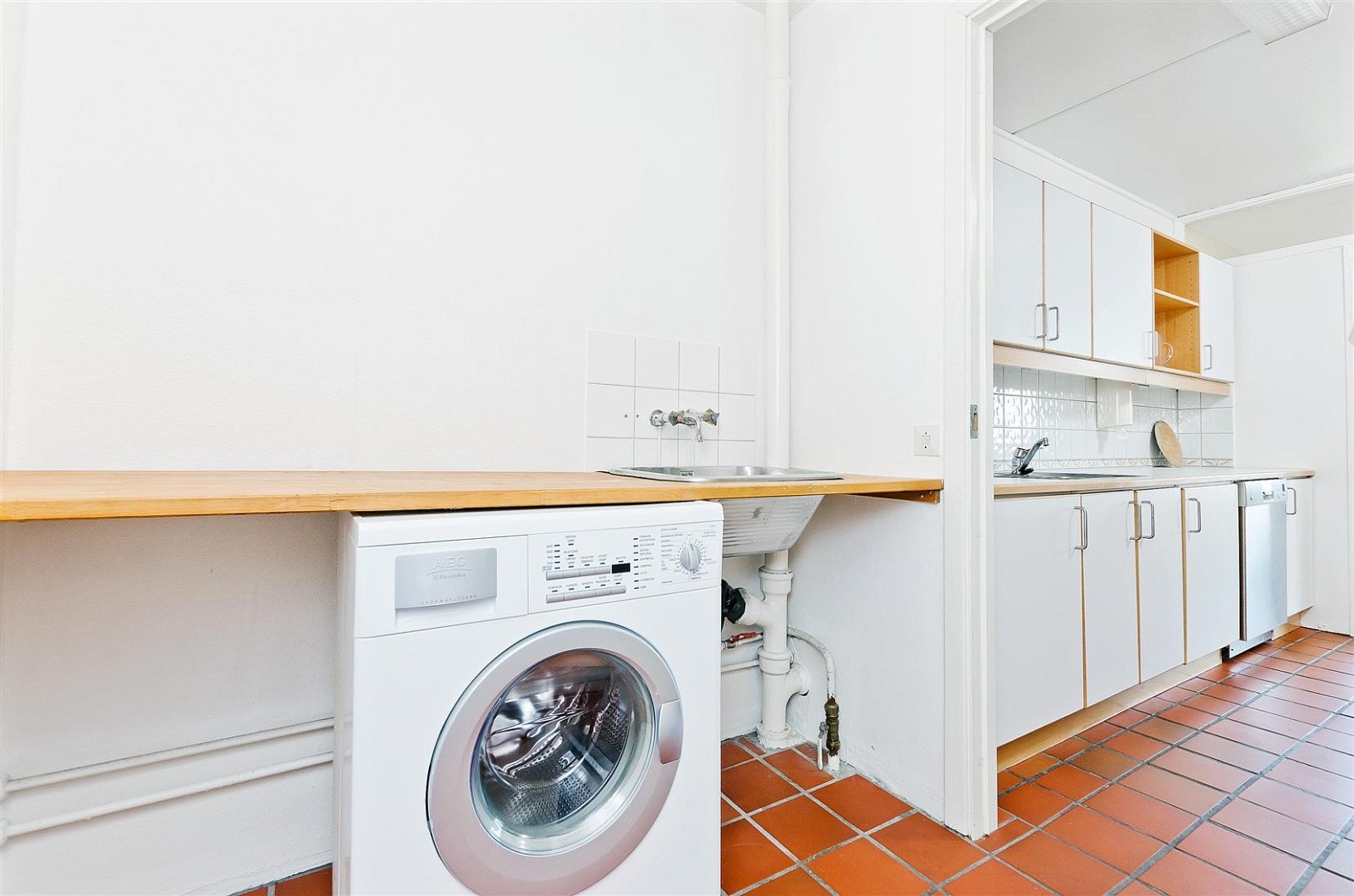 Grovkjøkken/vaskerom. Galleribilde