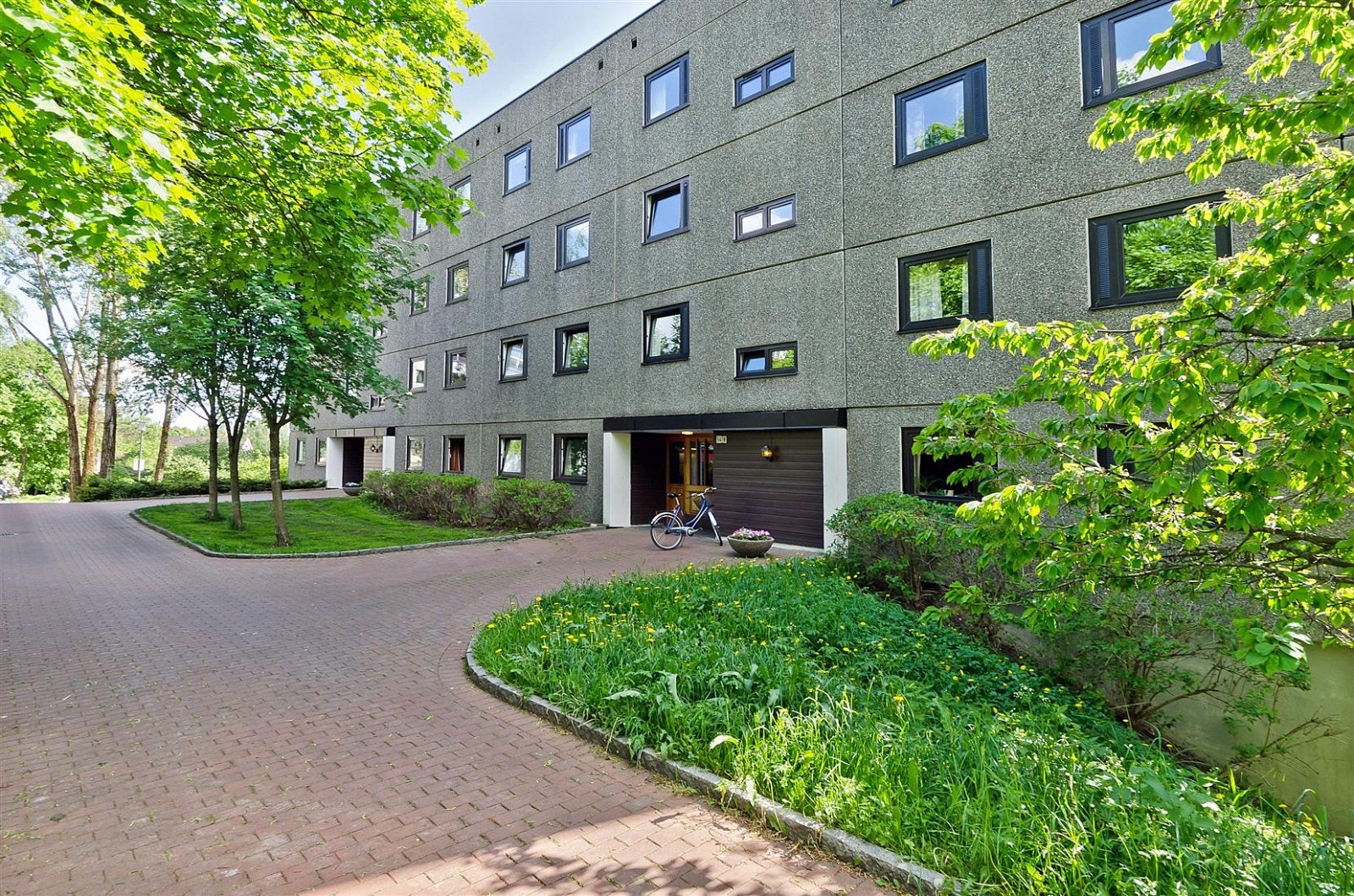 Inngangspartiet på lavblokken. Galleribilde