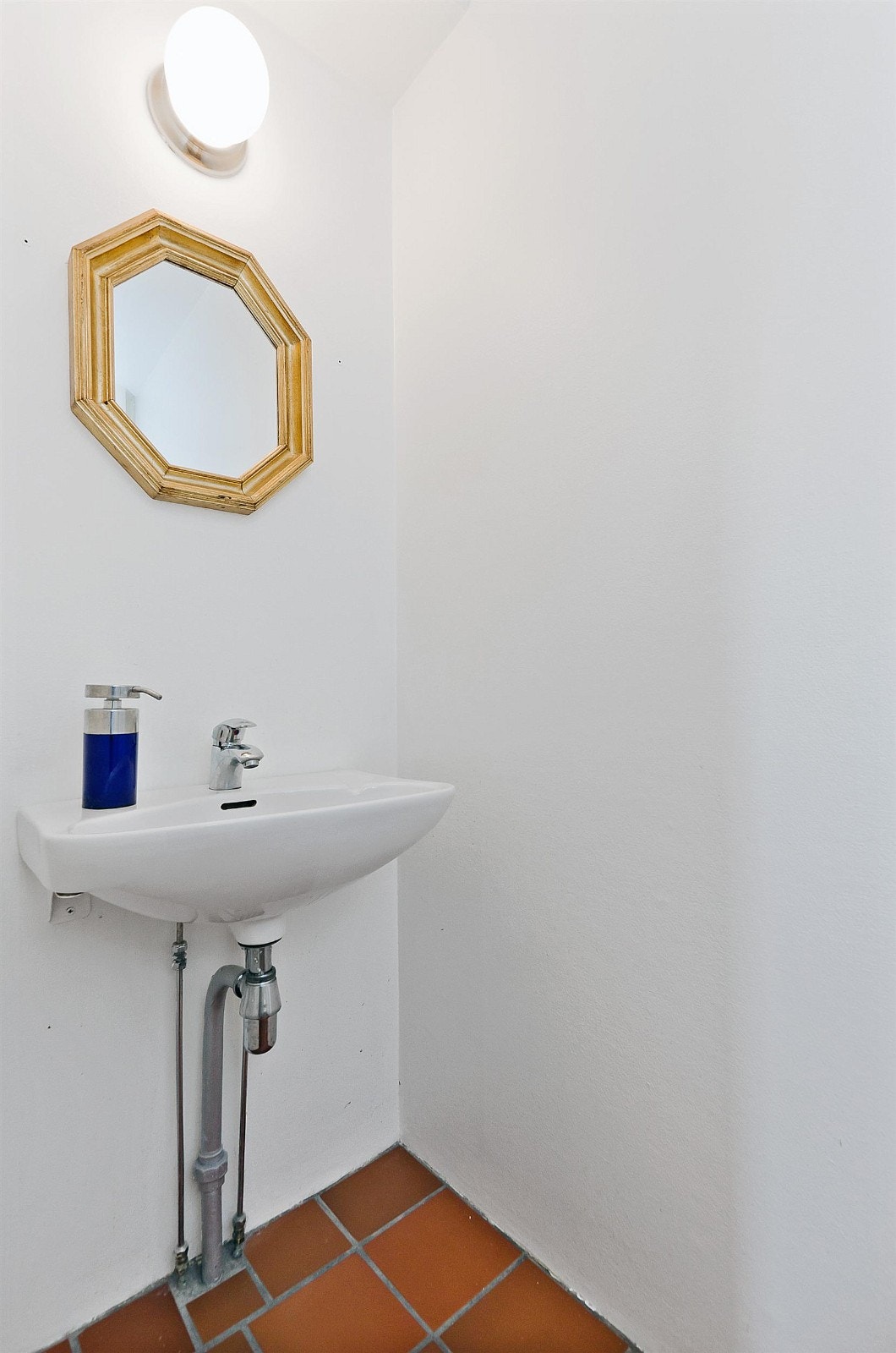 Servant på separat wc. Galleribilde