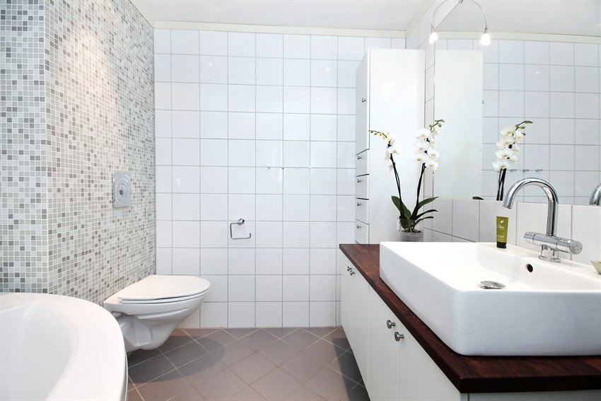 Lekkert flislagt bad Galleribilde