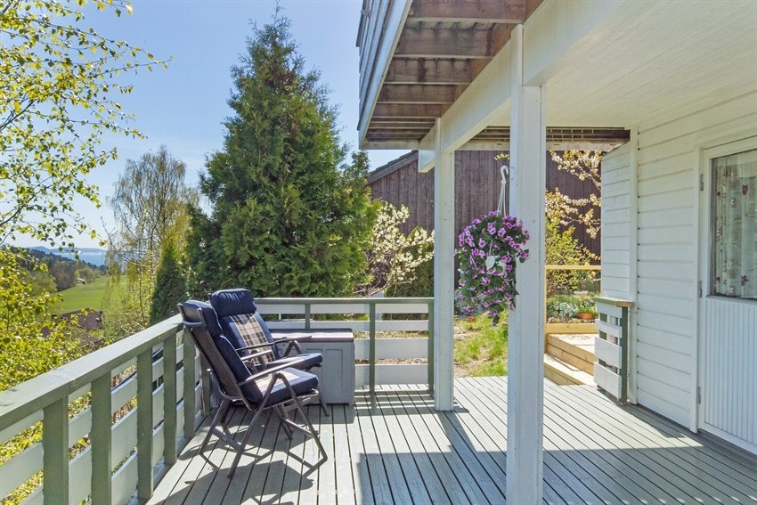 Terrasse ved inngangsparti Galleribilde