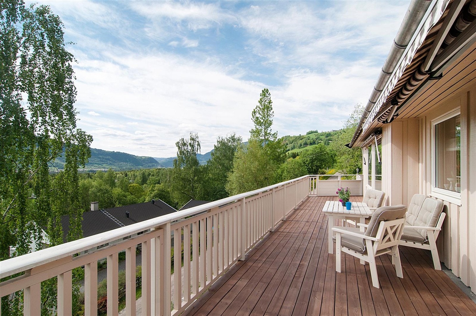 Flott utsikt fra gode terrassearealer. Galleribilde