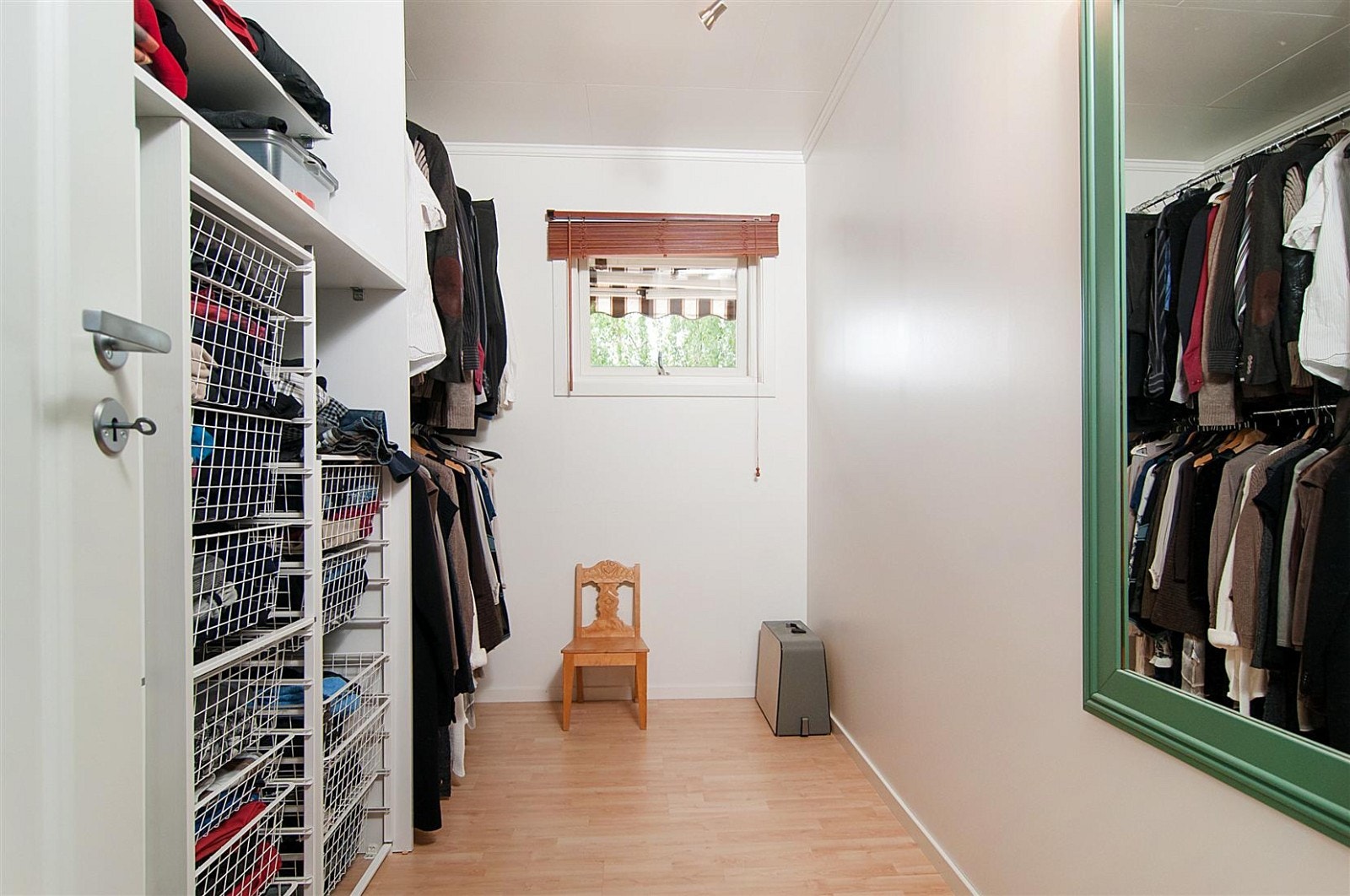 Garderobe i tilknytning til soverom. Galleribilde