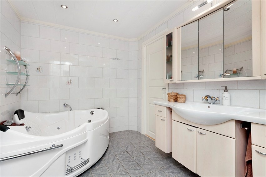 Bad med boblebadekar Galleribilde