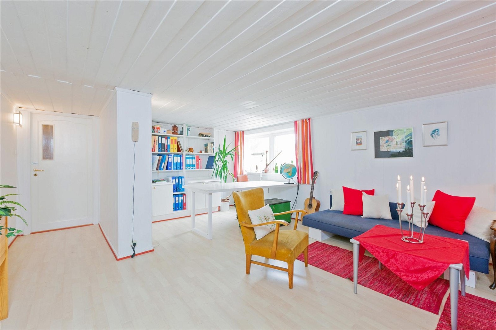 Stort soverom/kjellerstue i underetasje. Mulighet for å sette inn lettvegg og lage separat soverom samt kjellerstue. Galleribilde