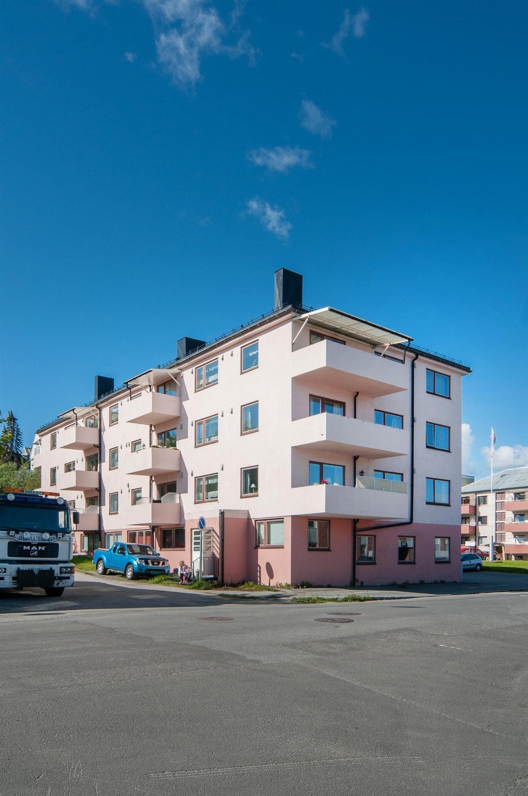 Hans Egedes gate 22 ligger sentralt i bybildet med nærhet til alt du trenger. Galleribilde