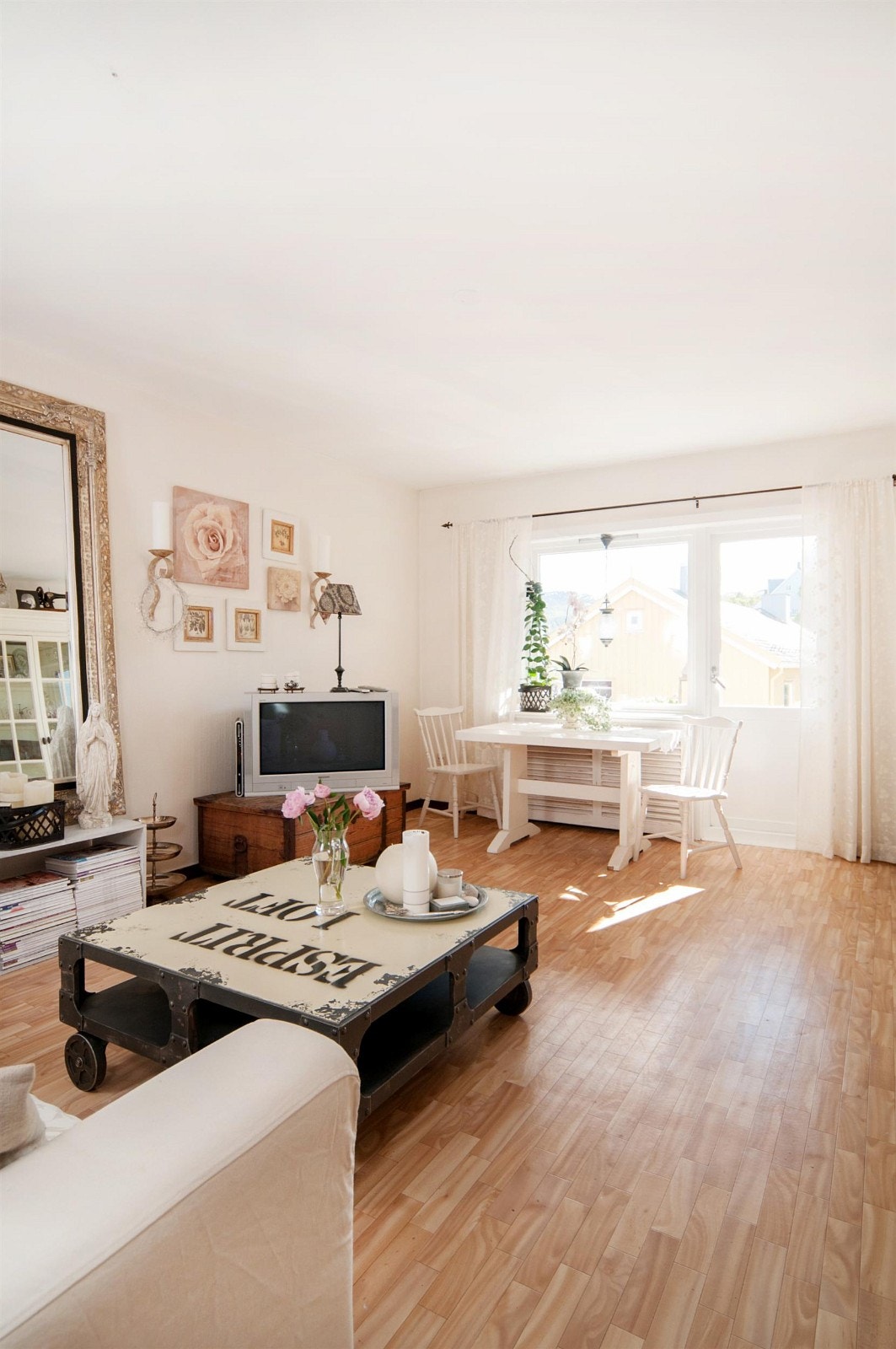 Stue sett fra inngangspartiet/ gang. Galleribilde