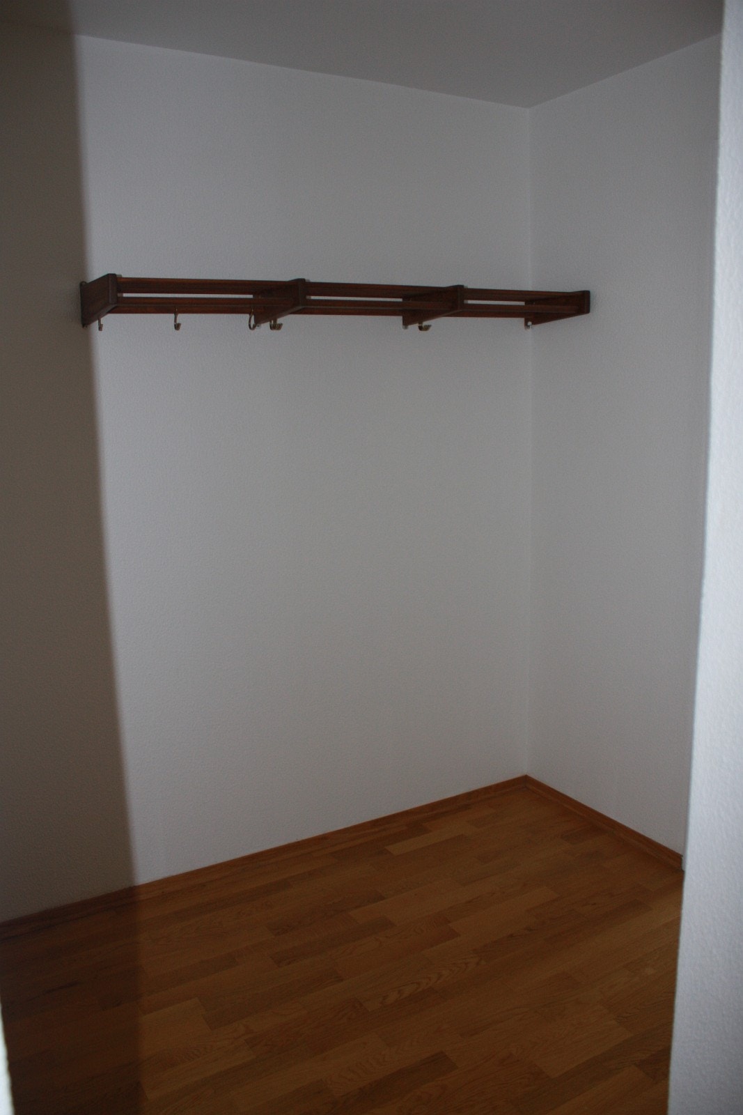 Romslig entrè. Galleribilde