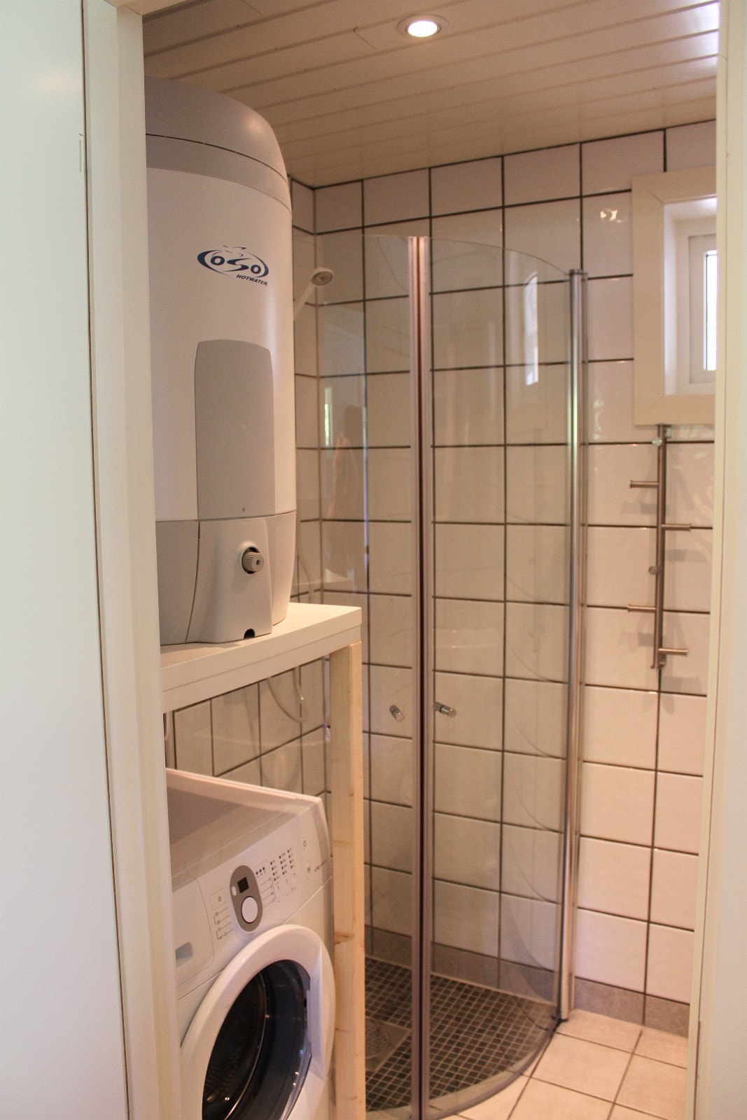 Dusjnisje, vvb, og vaskemaskin Galleribilde