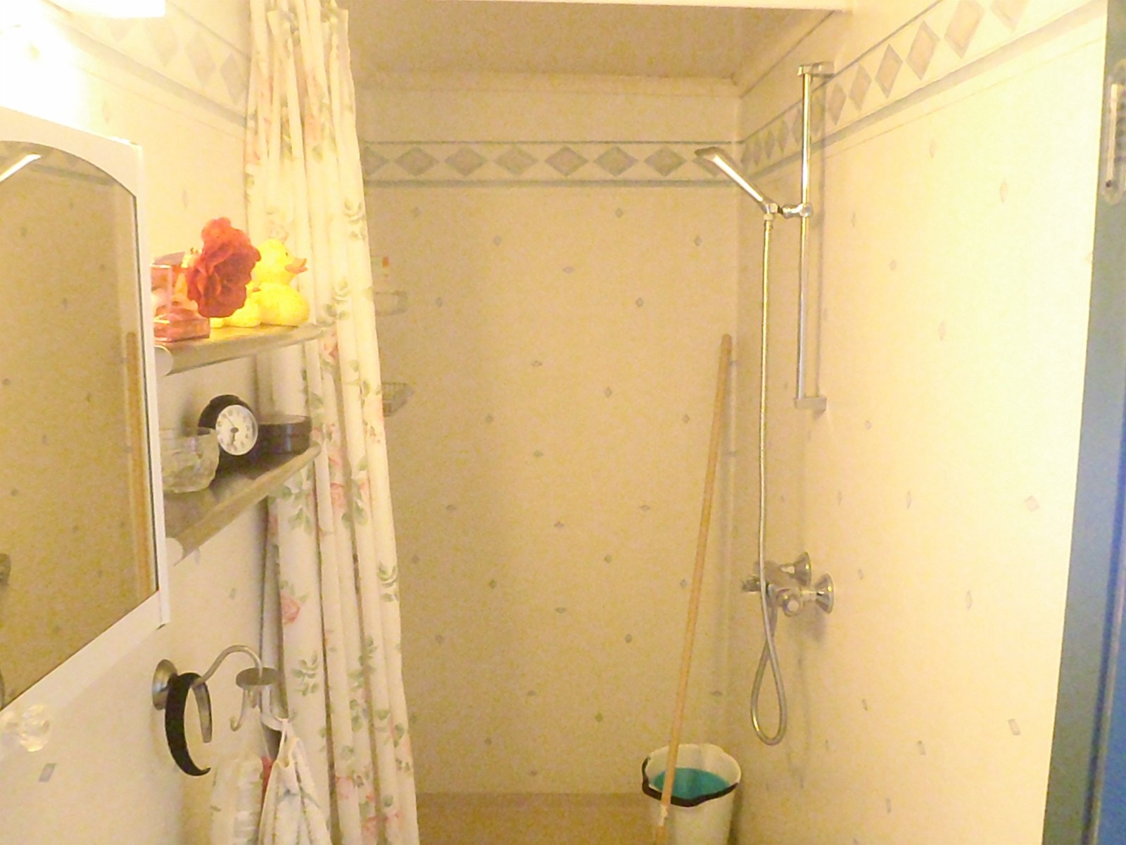 Bad, sett mot øst. Galleribilde