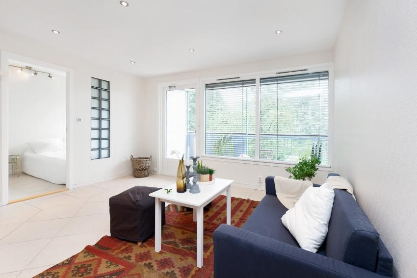 Fra stuen har du adgang til soverommet Galleribilde