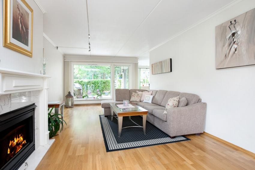 Stuen sett mot hagen Galleribilde