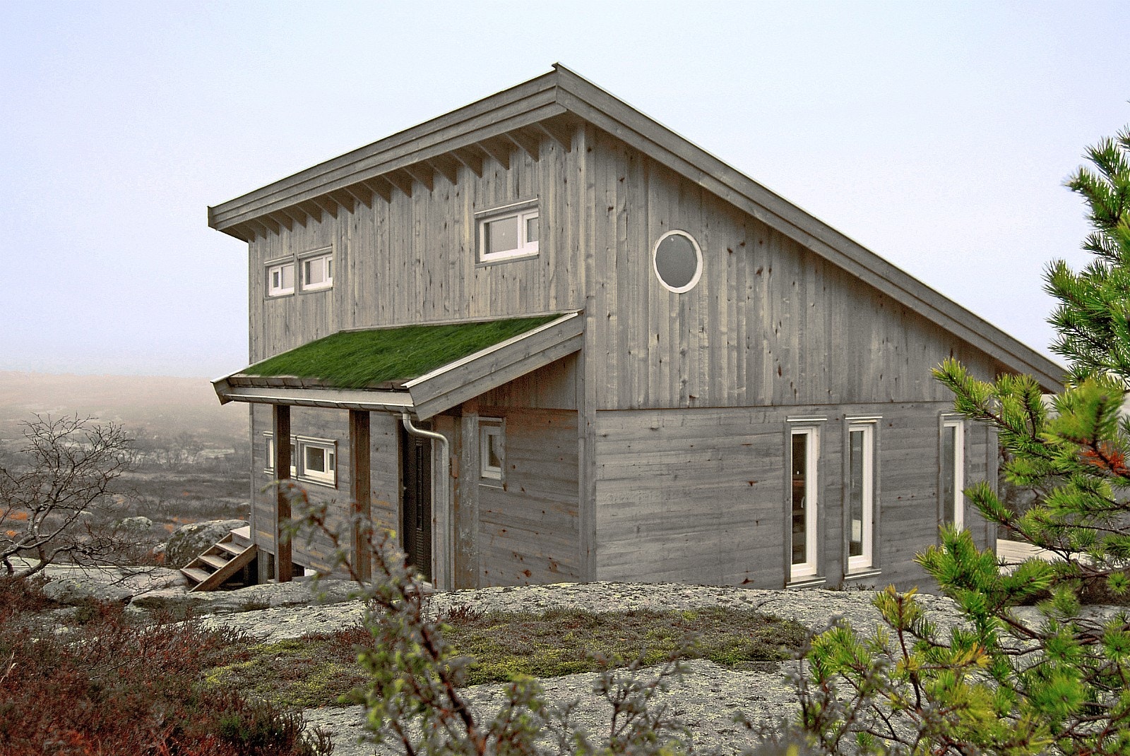 Hytta er godt tilpasset til fjellterrenget. Galleribilde