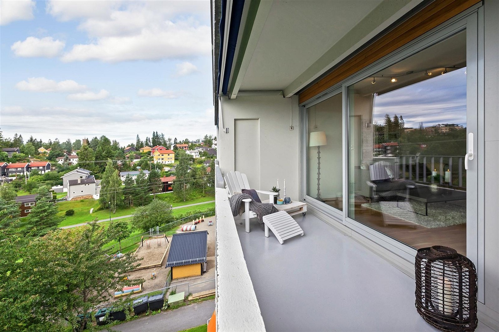Stor sydvestvendt balkong på ca. 10 kvm. Galleribilde