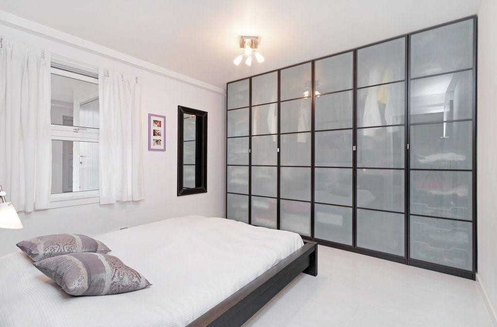 Hovedsoverom mot bakgård Galleribilde