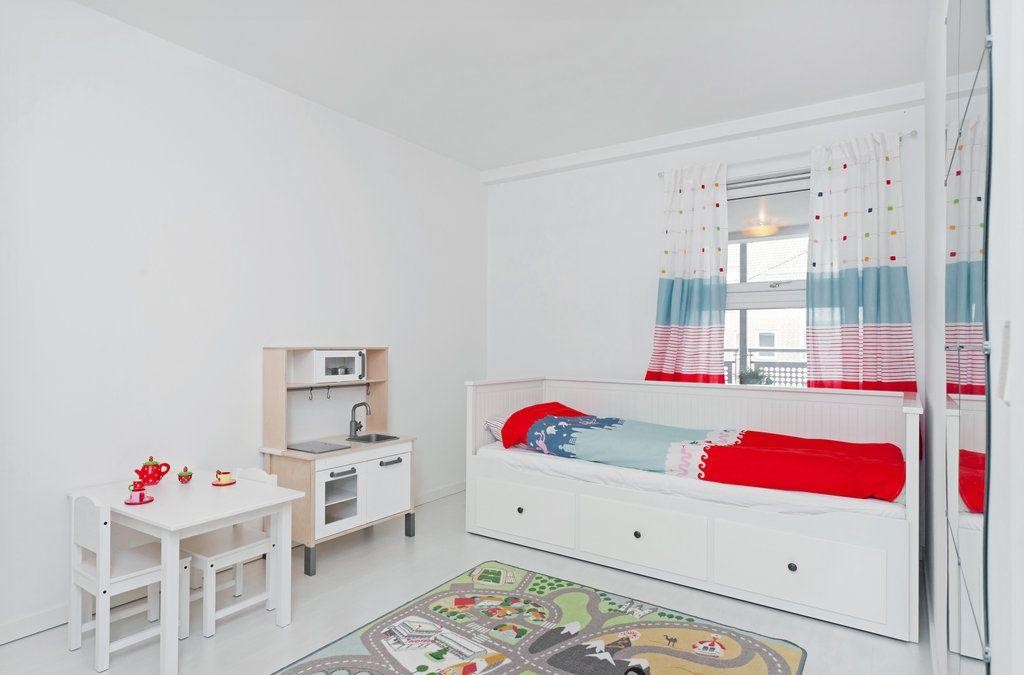 Soverom 2 mot bakgård Galleribilde