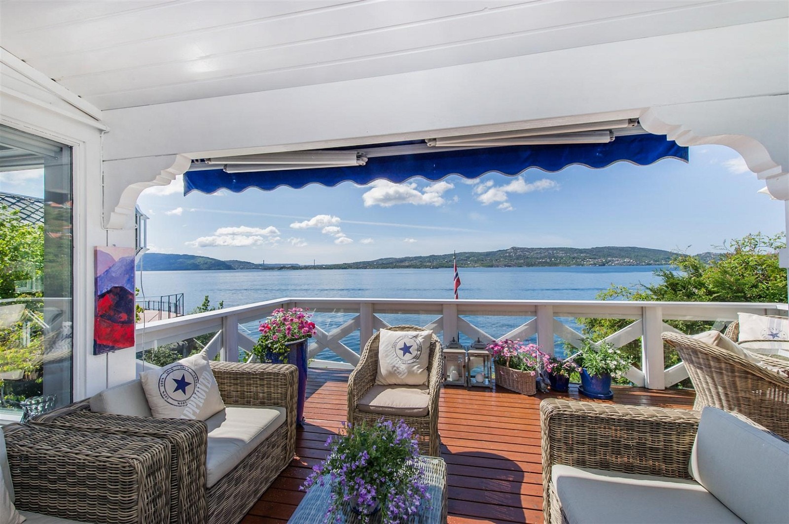 Tenk å sette seg ut her etter å spist middag i den fine spisestuen. Galleribilde