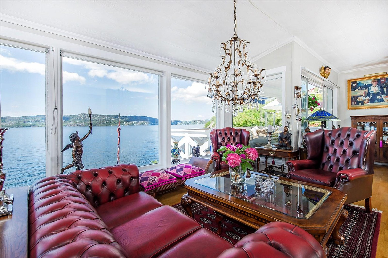 Nyt utsikt, lys og luft fra stuen. Galleribilde