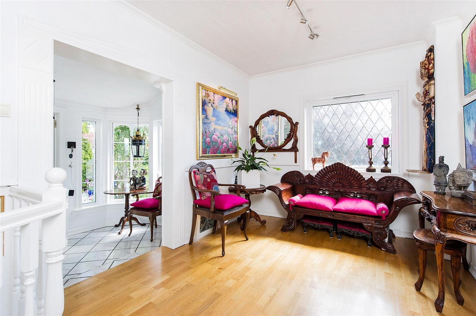 Fra entrè/ hall. Galleribilde