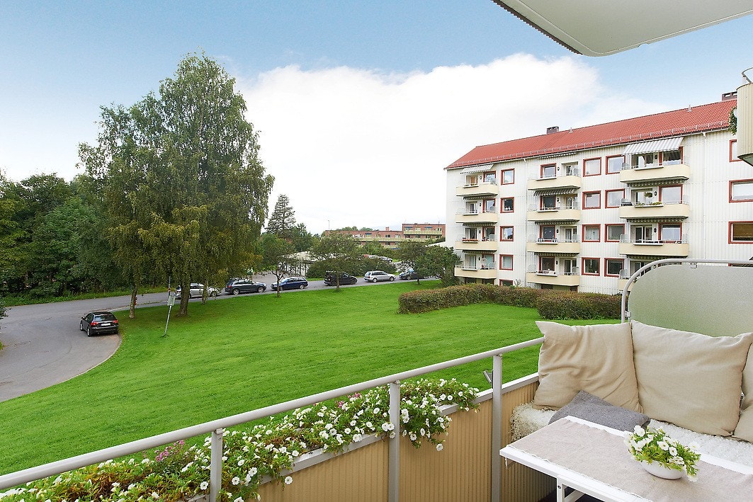 Solrik balkong med usjenert og flott utsyn Galleribilde