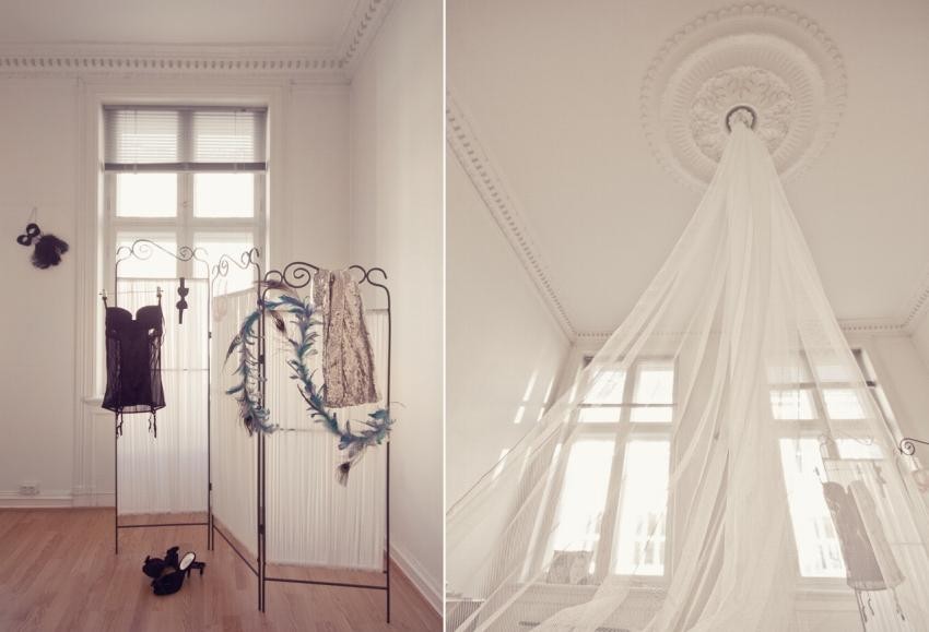 Han kunne ligge i sengen hele formiddagen. Bare ligge å gløtte på den nydelige kvinnen, der hun prøver kjole etter kjole bak forhenget. Galleribilde