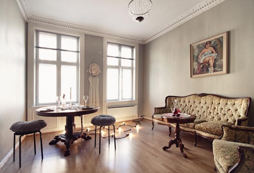 Hadde han virkelig danset på bordet. Ja. Han hadde det. Og det var derfor hun elsket ham. Galleribilde